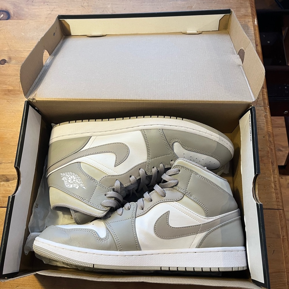 Nike Air Jordan 1 Mid "Linen" College Grey Bone White Men Size 12 554724-082